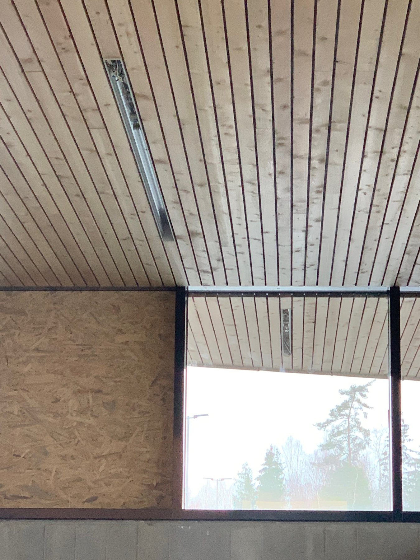 Peasissekäigu puitlaesse süvistatud valgusti detail