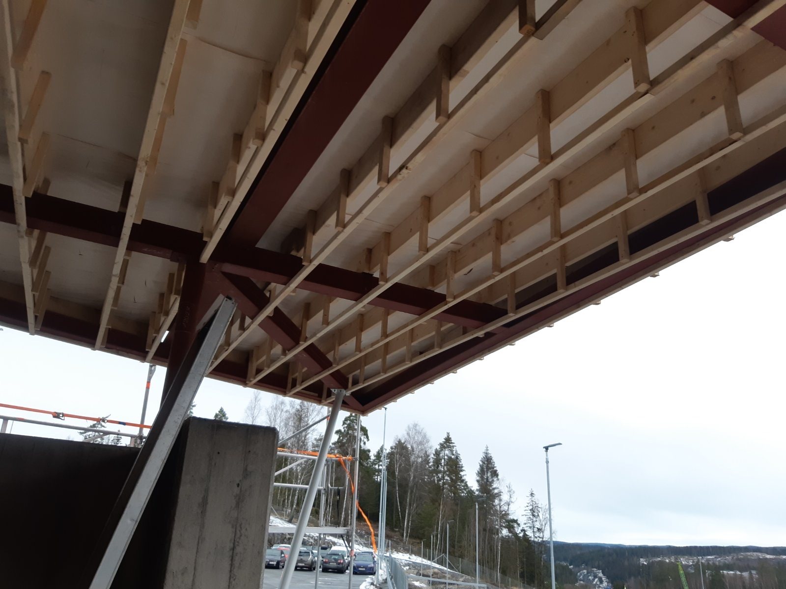 Peasissekäigu katuse- ja teraskonstruktsiooni üldvaade
