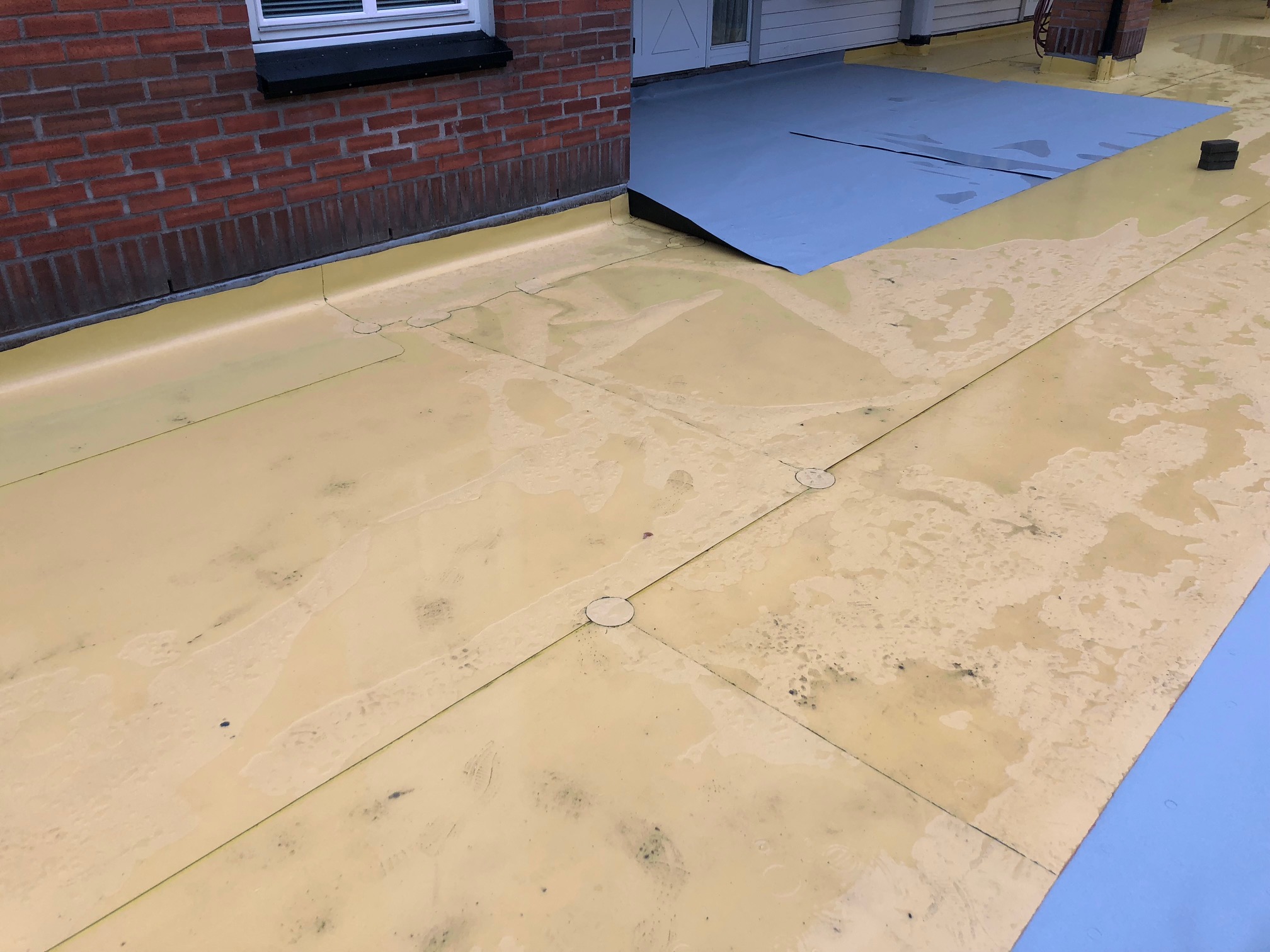 PVC-kattematerjali paigaldamine GG kinnitustele