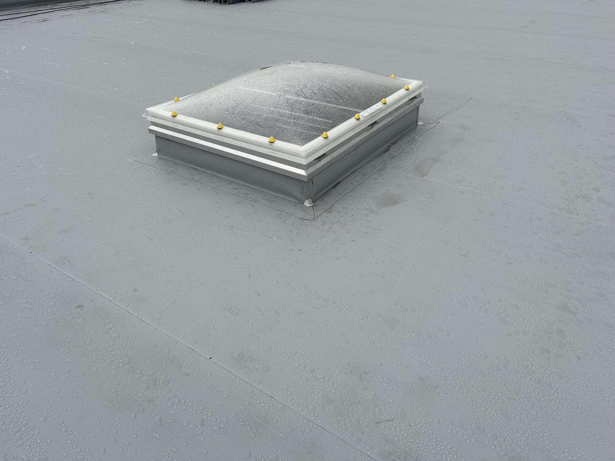 PVC-katuse katuseakna veekindel ühendusdetail