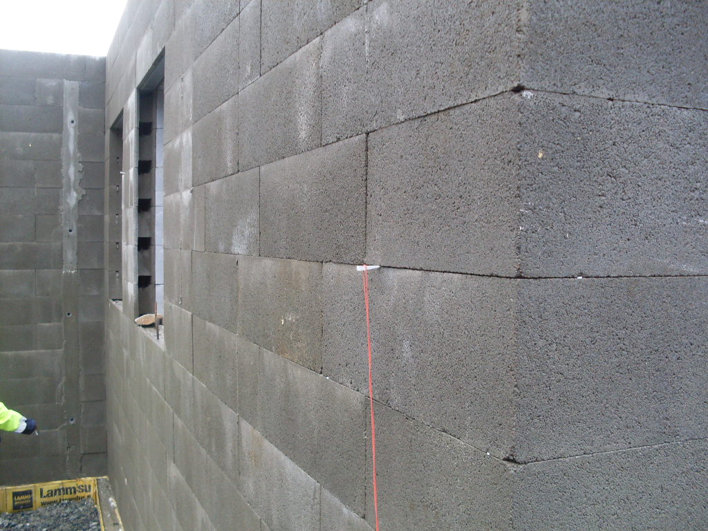 Termoplokkidest seina ladumise detail
