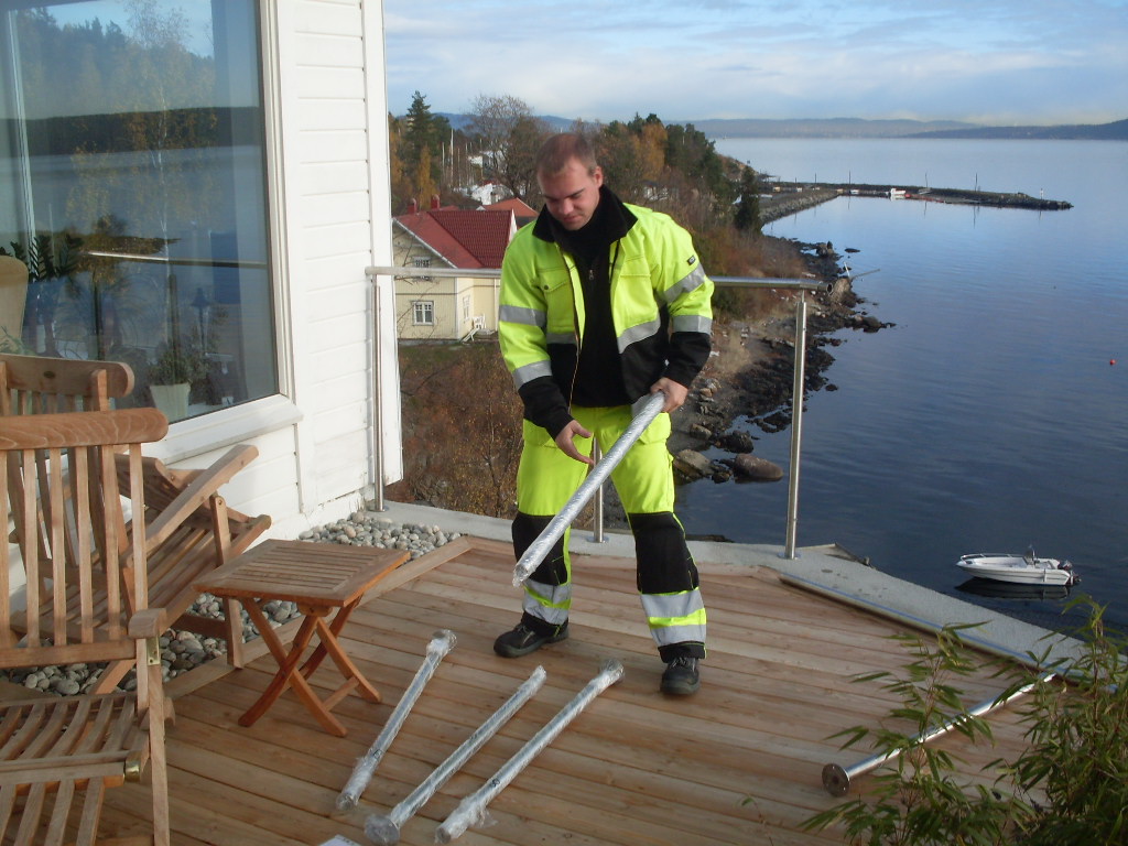 Klaaspiirete paigaldustööd terrassil